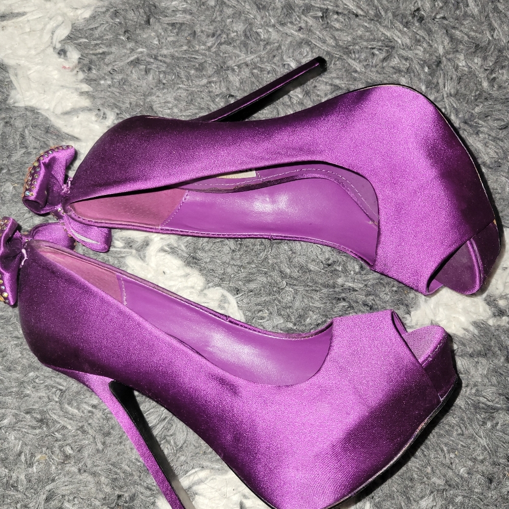 Heels - Picture 3 of 3